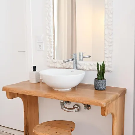 Niki Maison d'hôtes Adámas